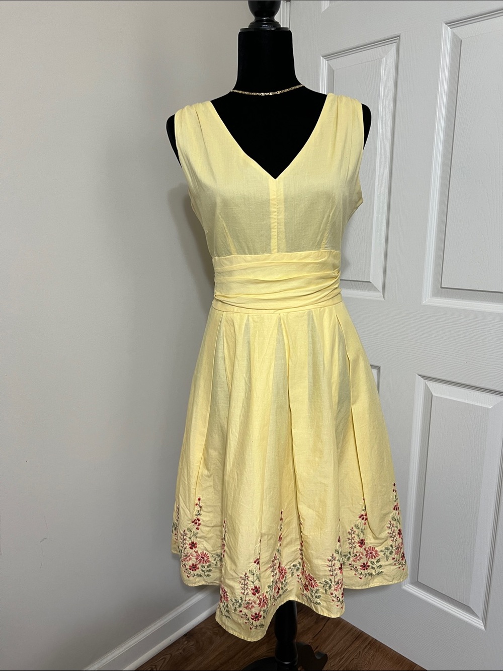 Signature by Robbie Bee Light Yellow V-Neck Floral Hem Cocktail Dress